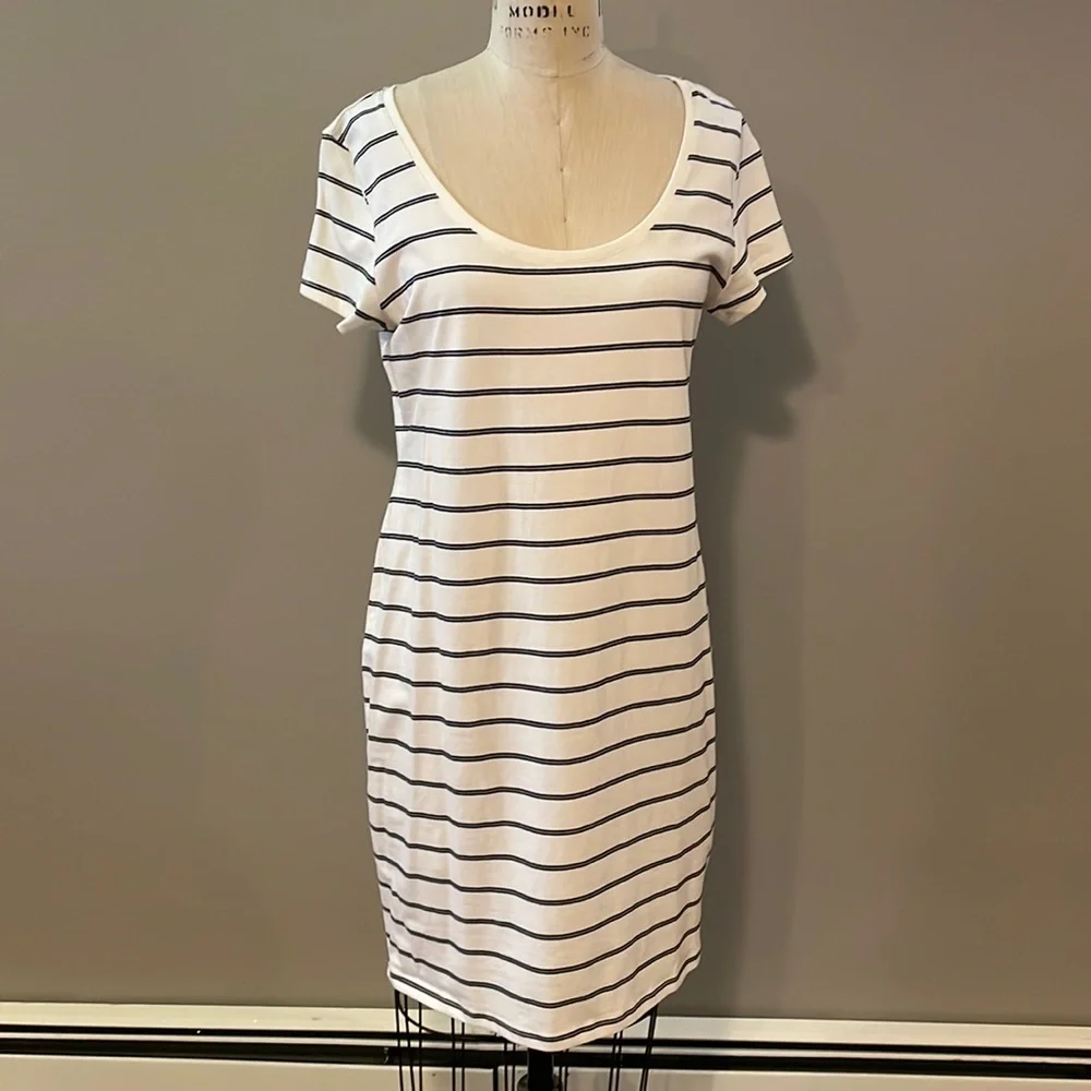 H&M short sleeve knee length t-shirt dress - Picture 1 of 6
